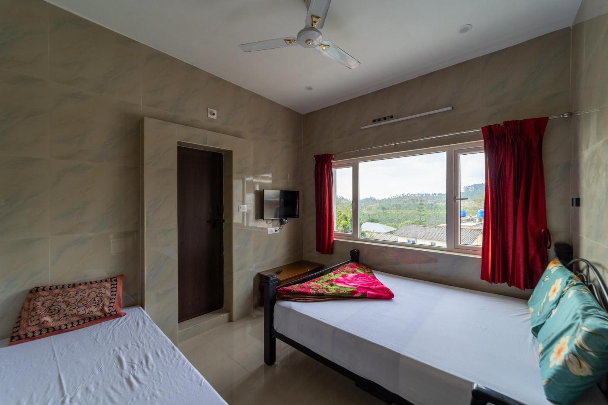 Sri Nandha Luxury Comforts Валпарай Экстерьер фото
